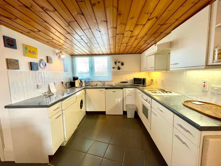 High-ceiling Flat With Rooftop & Skyline View * Londres