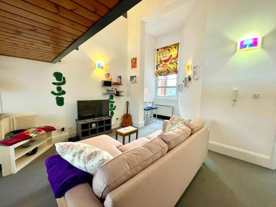 Appartement High-ceiling Flat With Rooftop & Skyline View Londres