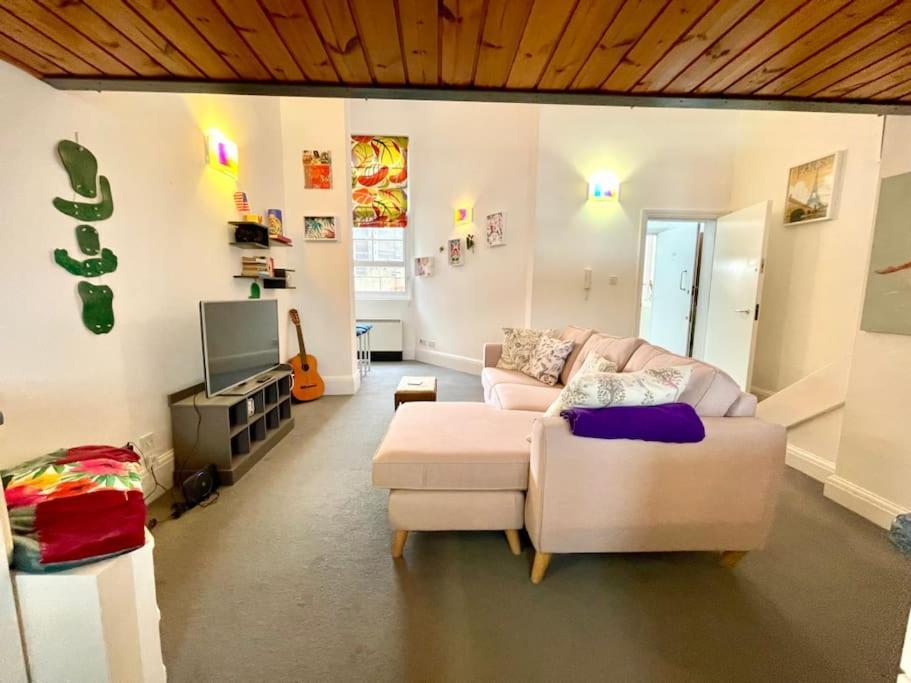 High-ceiling Flat With Rooftop & Skyline View Londres