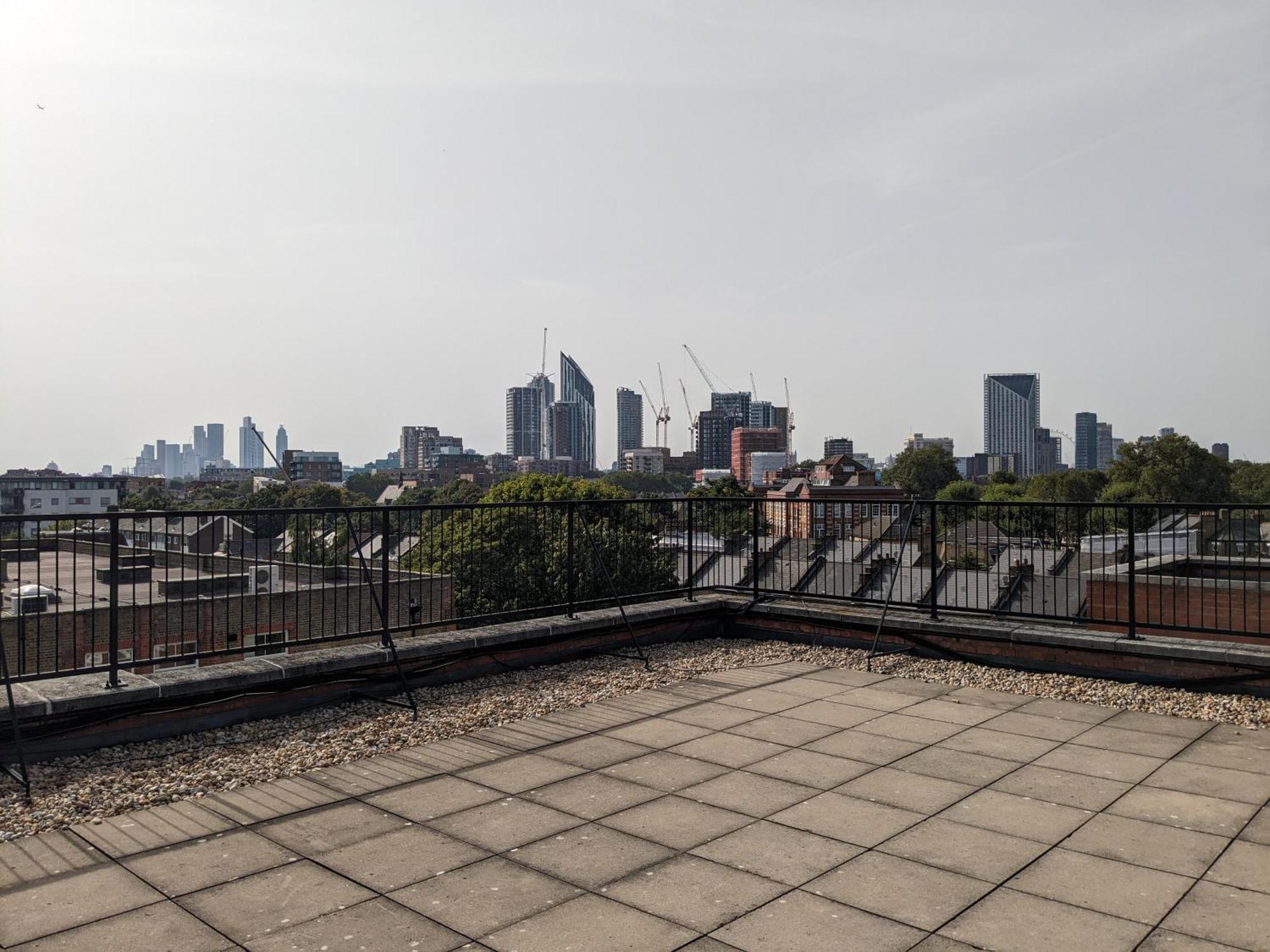Appartement High-ceiling Flat With Rooftop & Skyline View Londres